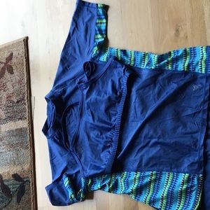 UV skinz size L short sleeve top Capri pants bra